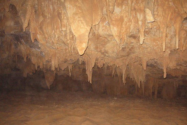 كهف الجارة